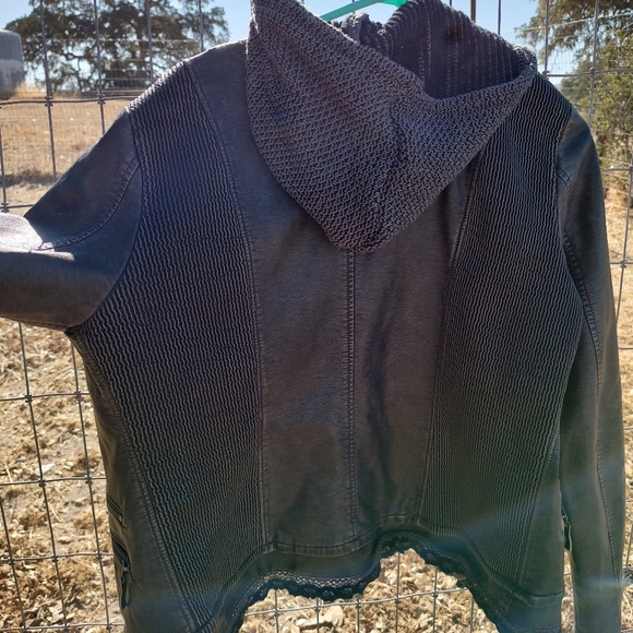 Montanaco Genuine Leather Jacket - Picture 2 of 13